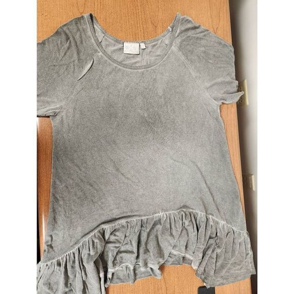 Dantelle XL grey destressed top with ruffled bottom - Picture 1 of 4